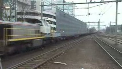 Strukton werk trein ontmoet de HLD77 B-Cargo te Tilburg,NL