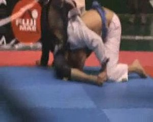 Renaud combat abu dhabi gi trials barcelone