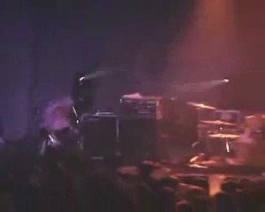 7 QOTSA - Millionaire Philadelphia 2002 with Dave Grohl