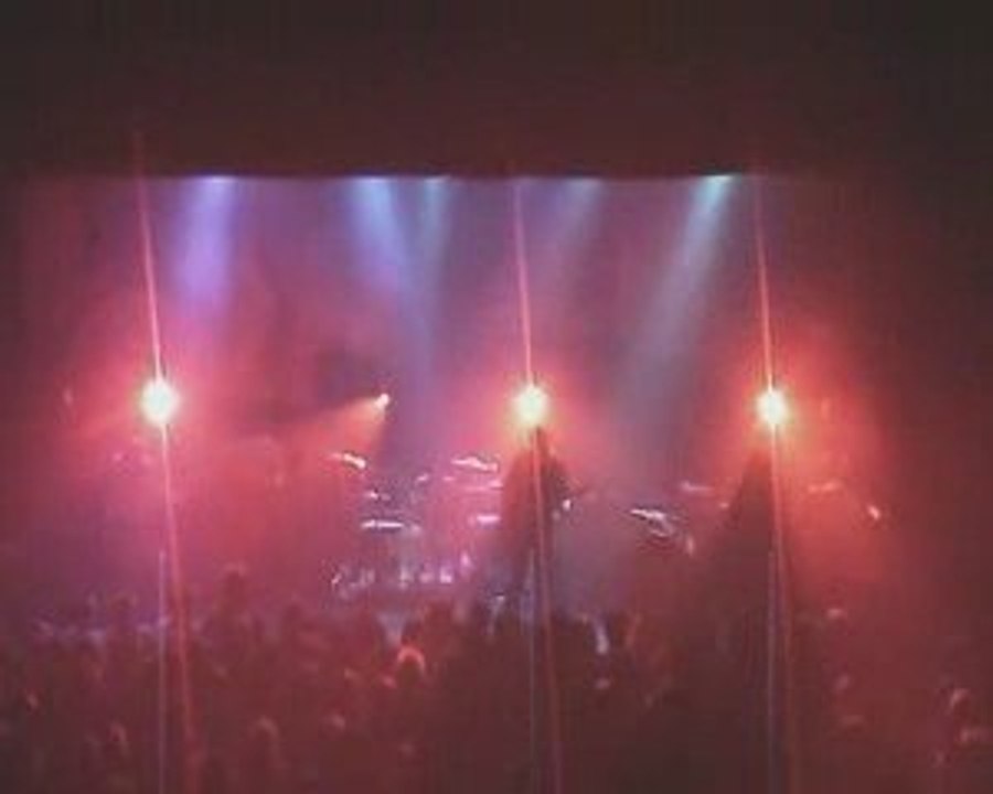 2 QOTSA - First it Giveth Philadelphia 2002 Dave Grohl 2002