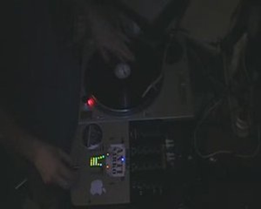 DJ M1 scratch demo