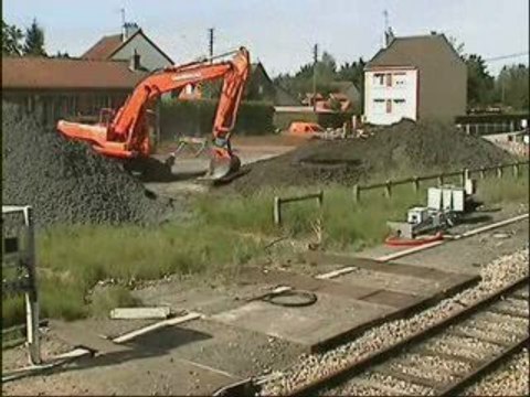 ENGINS TRAVAUX RAILROUTE ME05SEP07 CHAULNES(80)