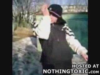 Saut raté entre deux containers