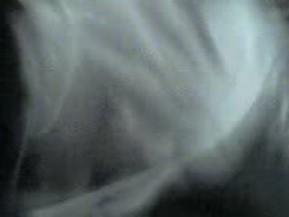 Elena se prennant une VITRE :))