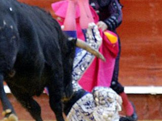 Espeluznante cogida de Álvaro Montes en Valencia