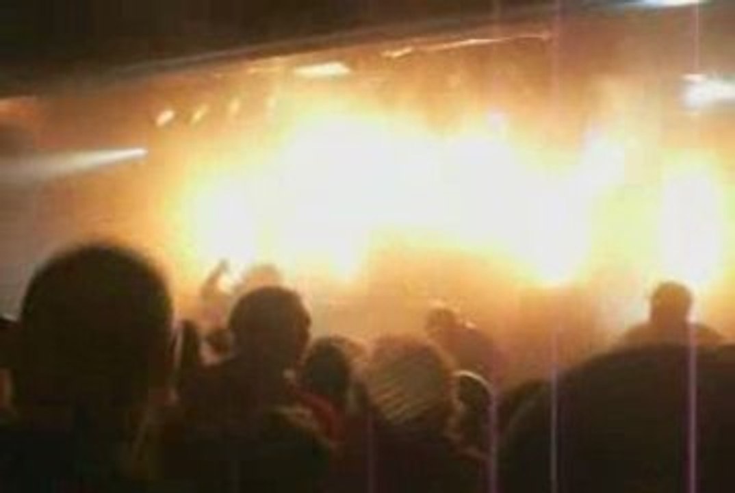 Entrée mass hysteria  forum 15 ans