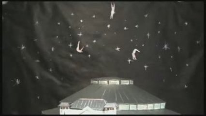 Trapézistes ciel au dessus Cirque-Théâtre