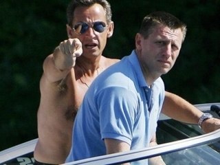 "VIVE LA CRISE" single de Sarkozy (2009)