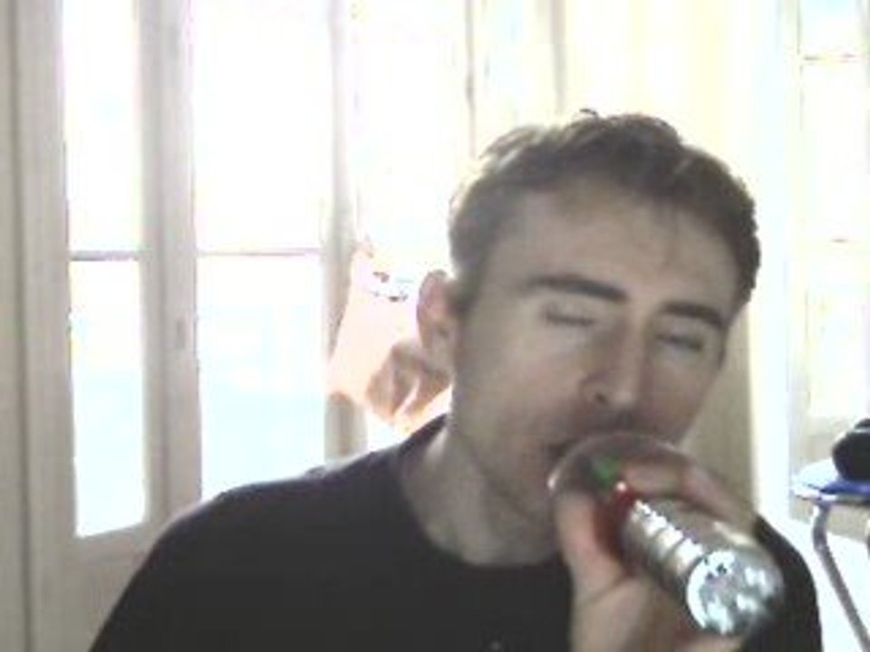 Wiwi égratigne "Ah si tu pouvais fermer ta gueule"