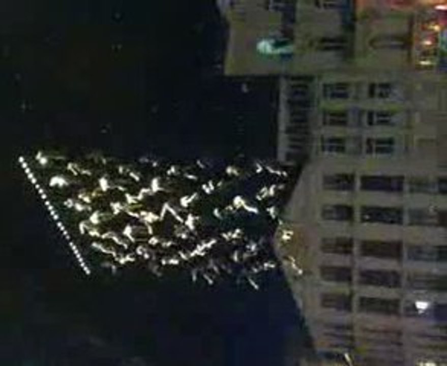 Artistes suspendus, confettis LILLE 3000 EUROPE XXL 14/03/09