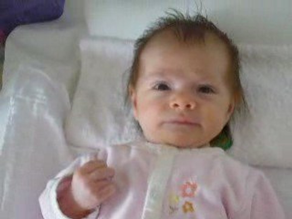 Charlotte sur la table à langer (4e épisode)