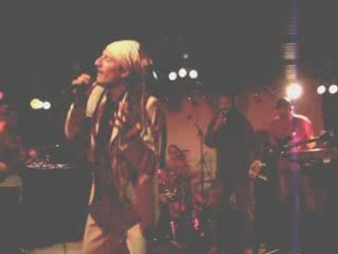 Monsieur lezard@la bellevilloise= comment fais-tu ça+zion