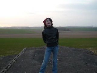 Aux CHAMPS élysées ! =P ( chanson )