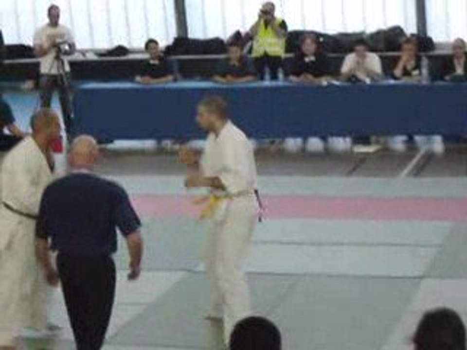 Coupe de France de Kyokushin Mars 2009 1er combat Freddy -90