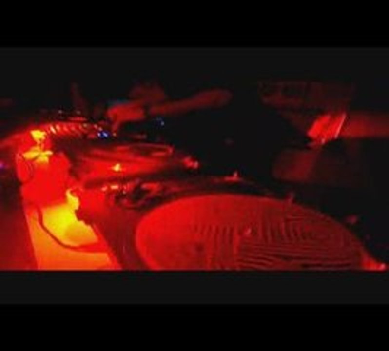 DJ Bone - Tikki Lounge (6 Oct 2007) - Part 2/2