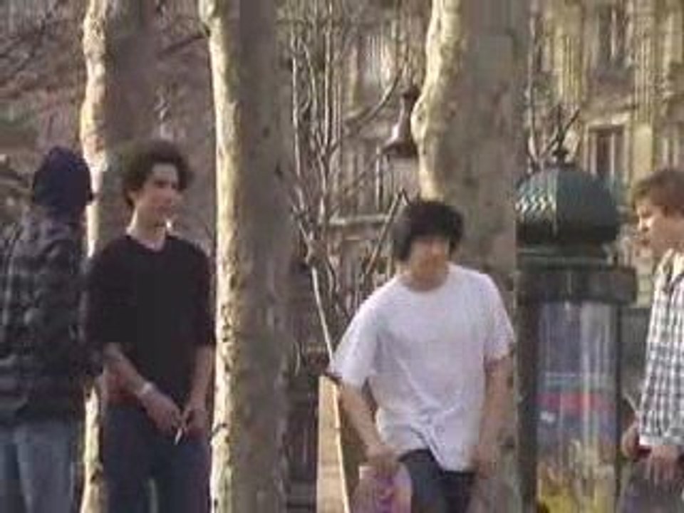 The Berrics ? No ! The Bastics ! Skateboard session Bastille