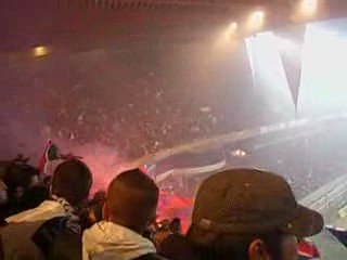 PSG - OM - Qui ne saute pas est marseillais