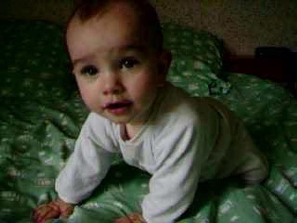 Juju fait sa gym et se met à 4 pattes!