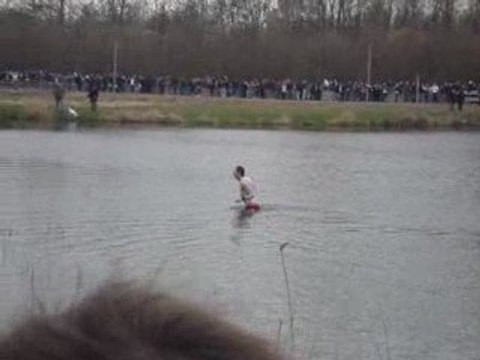 Les Wampas Kiss dans le lac Pecquencourt