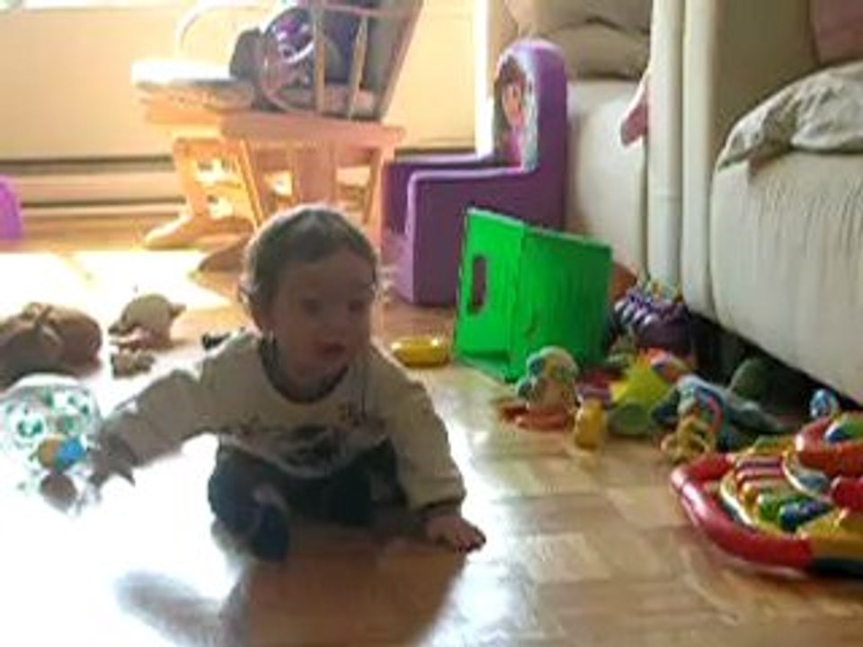 Thomas avance sur les fesses