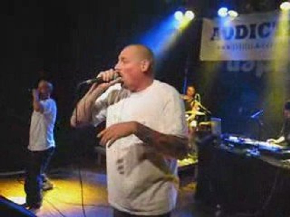 Too Strong - Blaulicht (live @ Kula Konstanz 08)