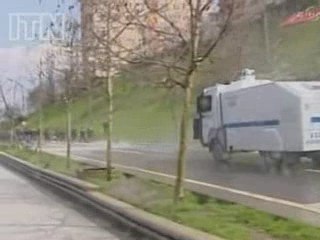 Police use tear gas on protestors at global water summit