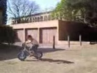 mathias fait du velo