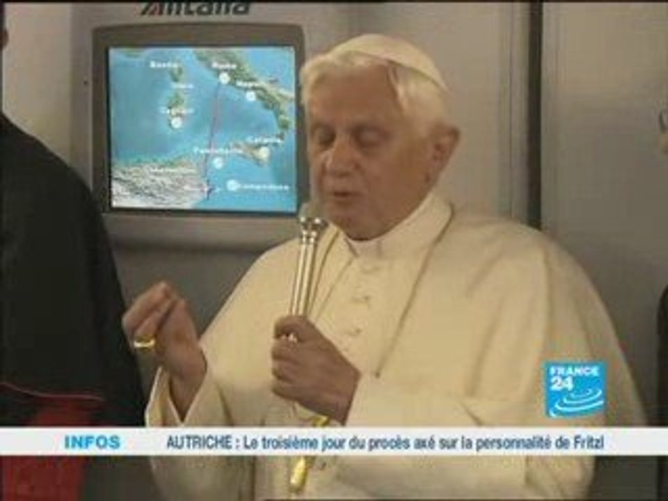 Le Pape Benoit XVI - no capote