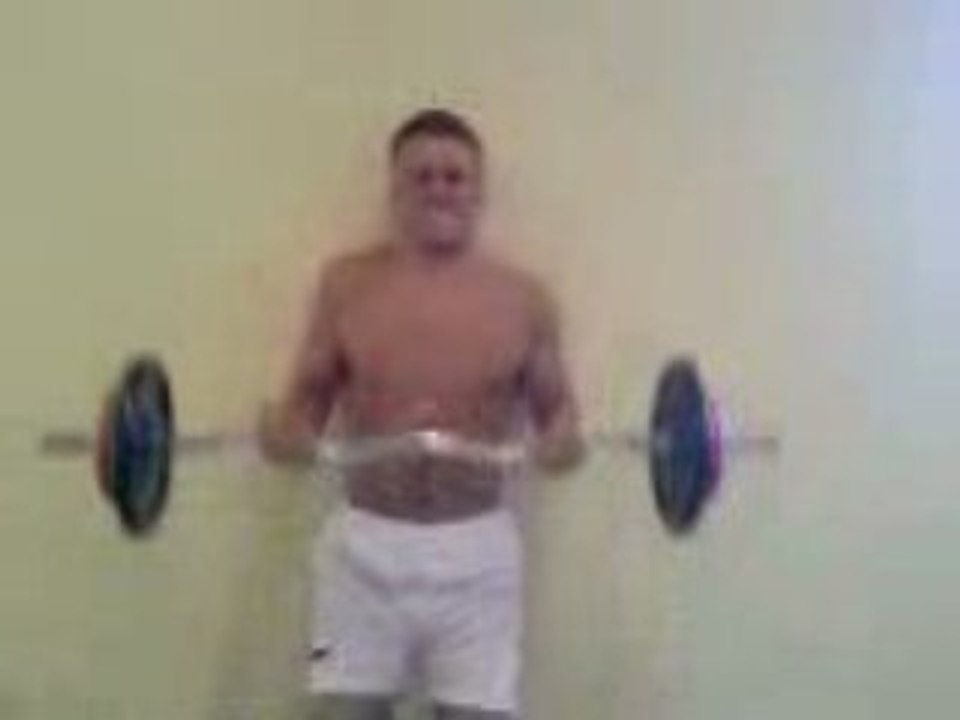 Régis fait de la musculation