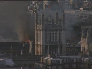 Firefighters tackle huge blaze in central London