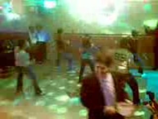 LA GATA Y ELLA SE MENEA (SARAHI)