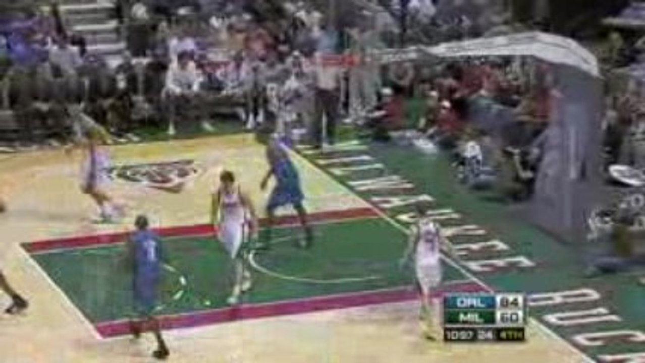 NBA Hedo Turkoglu throws a wonderful alley-oop...