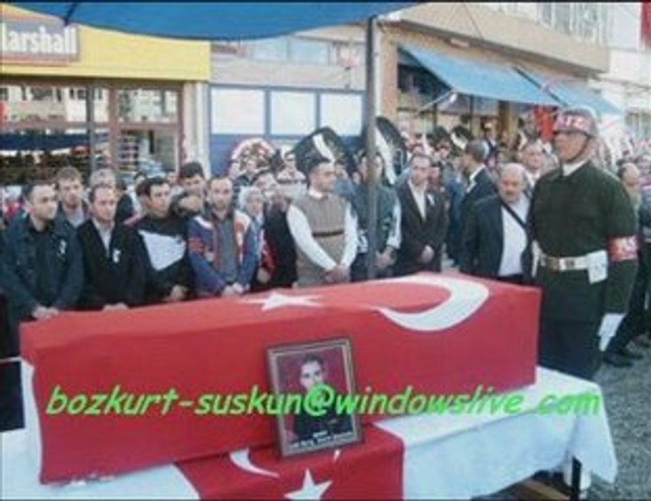 Ezan Dinmez Diyen Bayrak Inmez Diyen Birileri Var