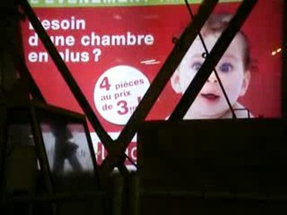 Lyon Part-Dieu: Publicité lumineuse