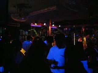 Lam Morrison spielt "Cocaine" in der Blues Factory, Pattaya