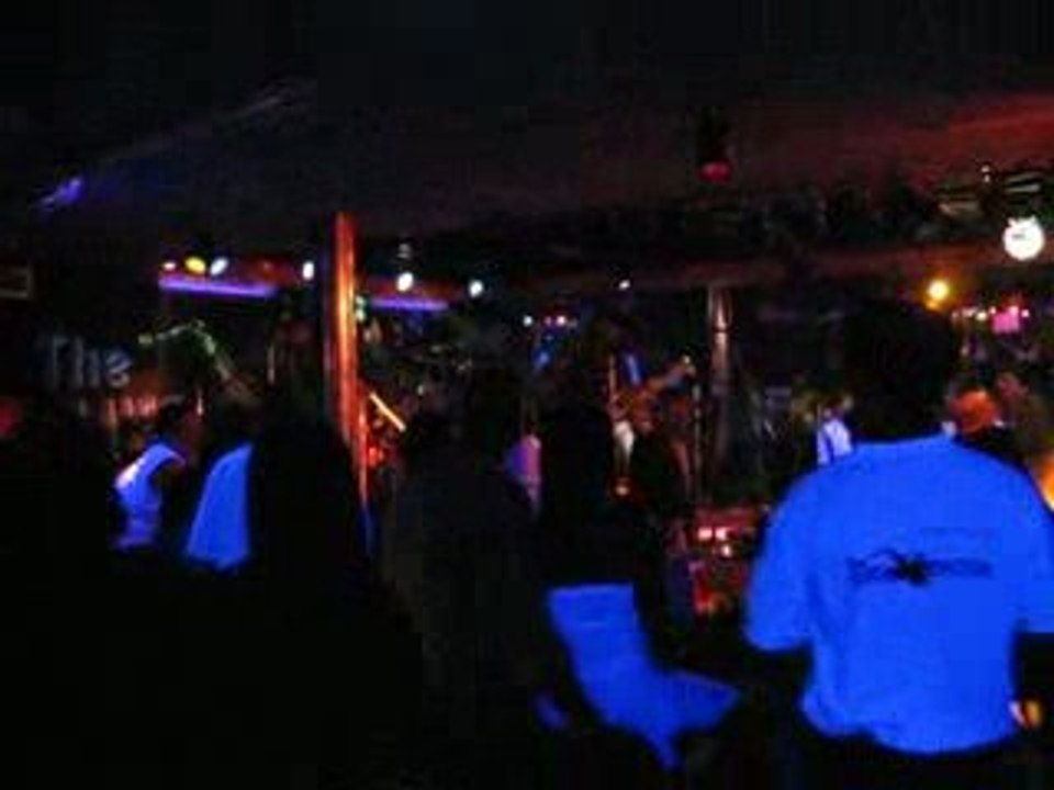 Lam morrison spielt issanstyle rock in blues factory,pattaya