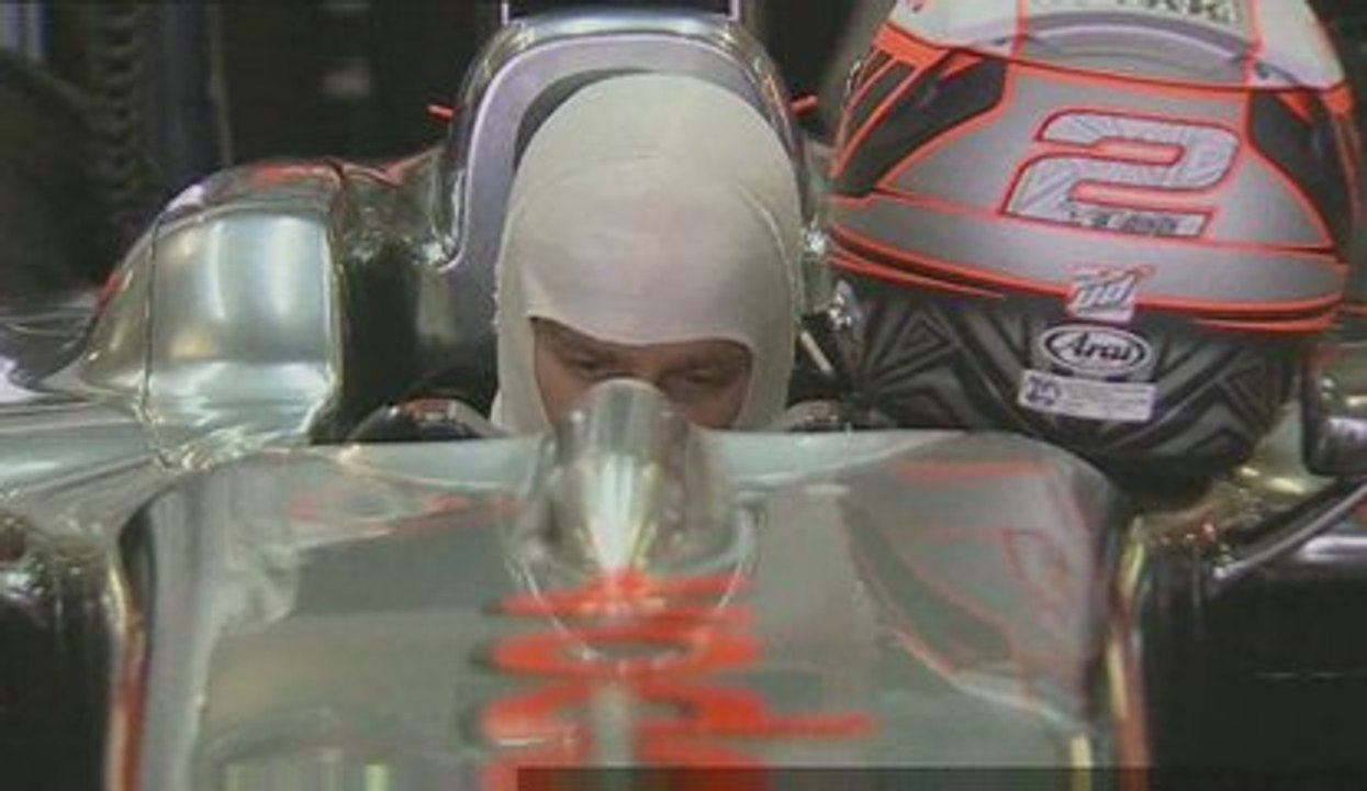 F1 - Heikki Kovalainen w garażu - McLaren MP4-24 - Portimao