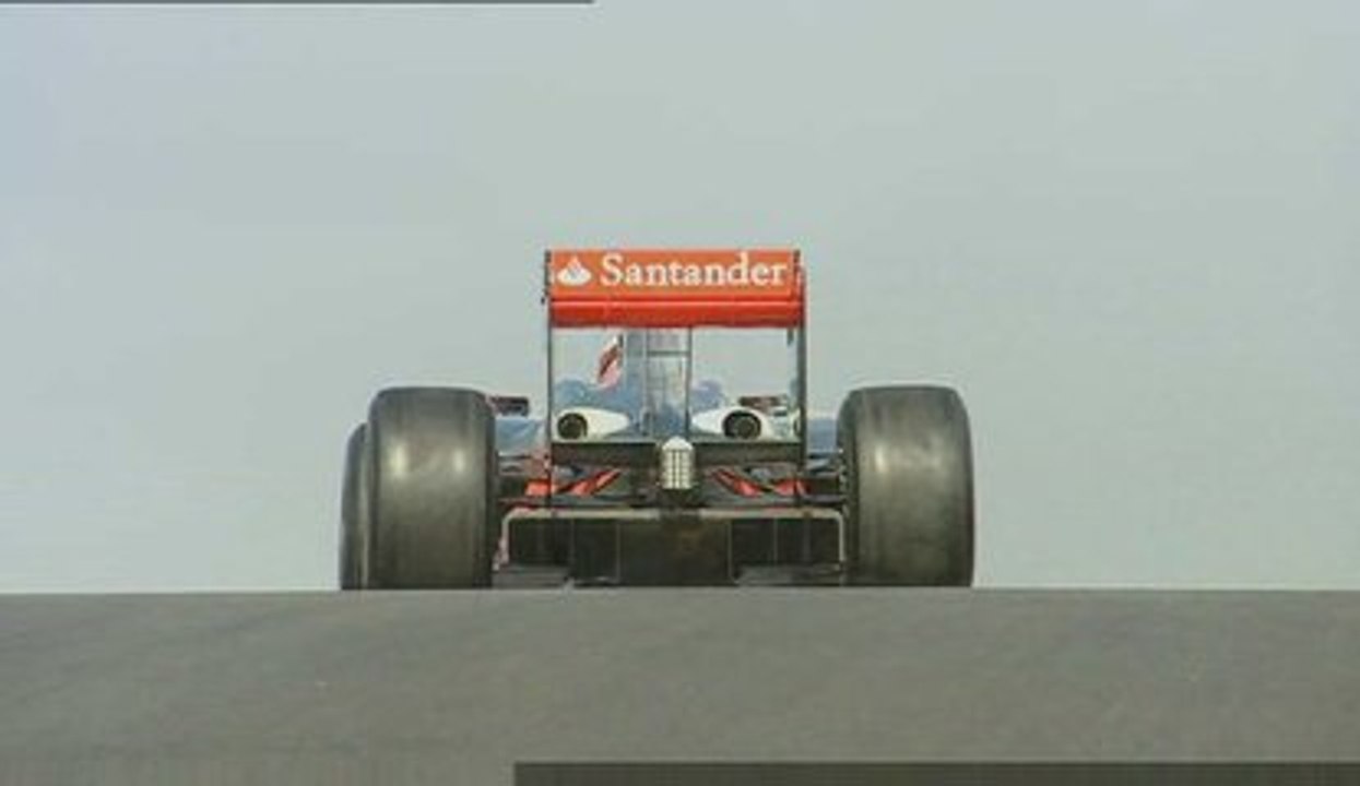 F1 - McLaren MP4-24 w akcji na torze