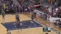 NBA Mike Bibby thows a wonderful alley-oop pass to Josh Smit