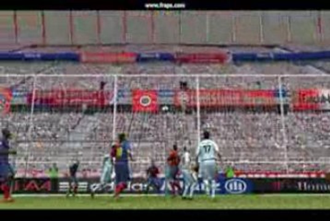 Magnifique reprise de Volée de Gago sur Pes 2009