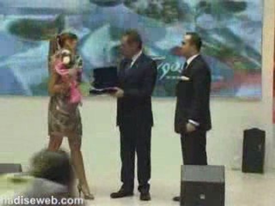 Hadise  Moskova MITT Fuarı Dum Tek Tek
