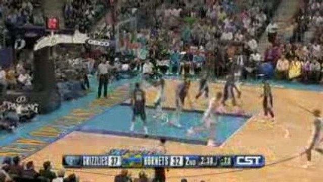 NBA Chris Paul sends a nice bounce pass to Sean Marks.