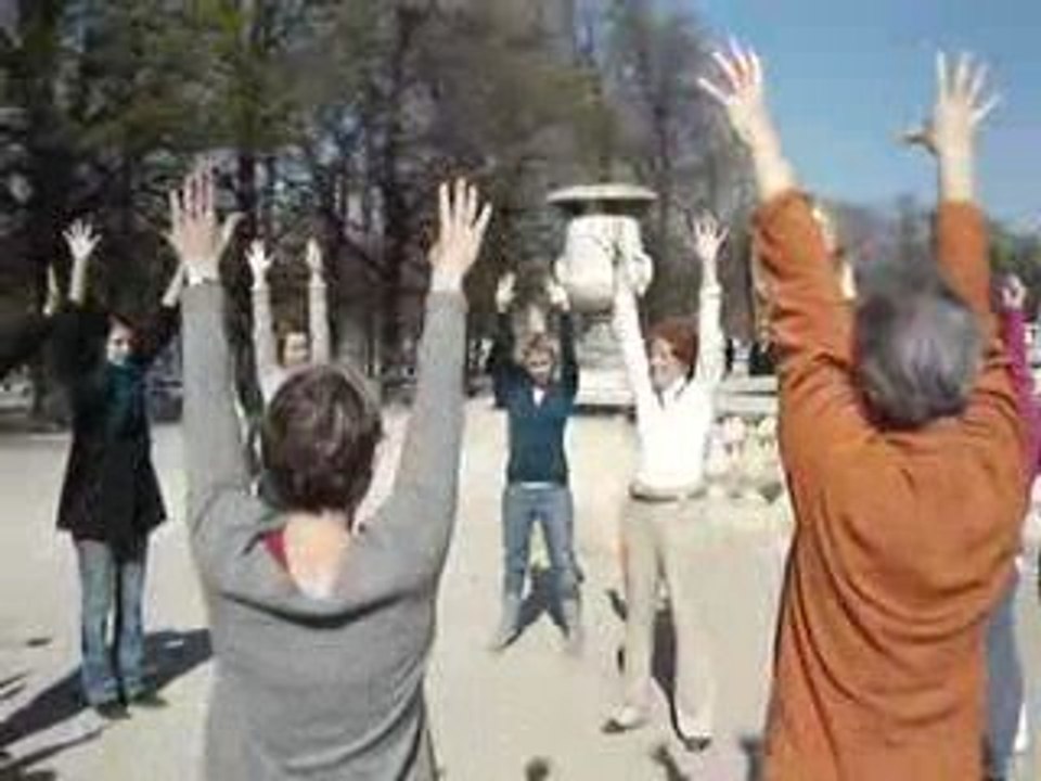 Stretching au jardin du Luxembourg 2