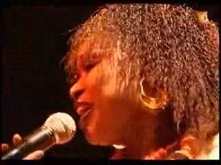 Oumou Sangare exemple de réussite et d'épanouissement