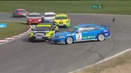 BTCC Brands Hatch 2009 race 2 Sheddens Plato collides