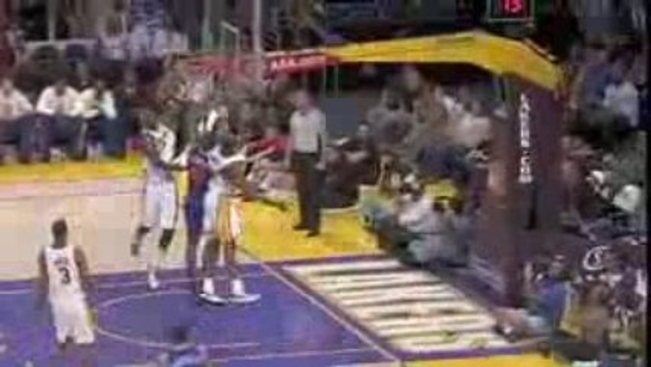 NBA Kobe Bryant gets up and tosses this Brian S...