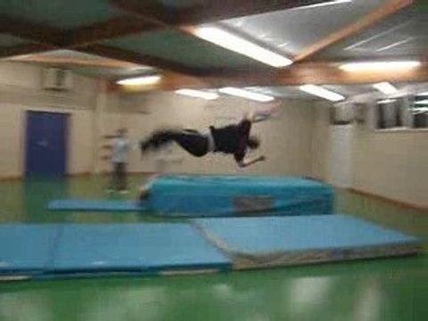 maxcgb40 en salto avant demi vrillé ninja !!!