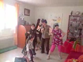 V220309_13.57 poule poule mania