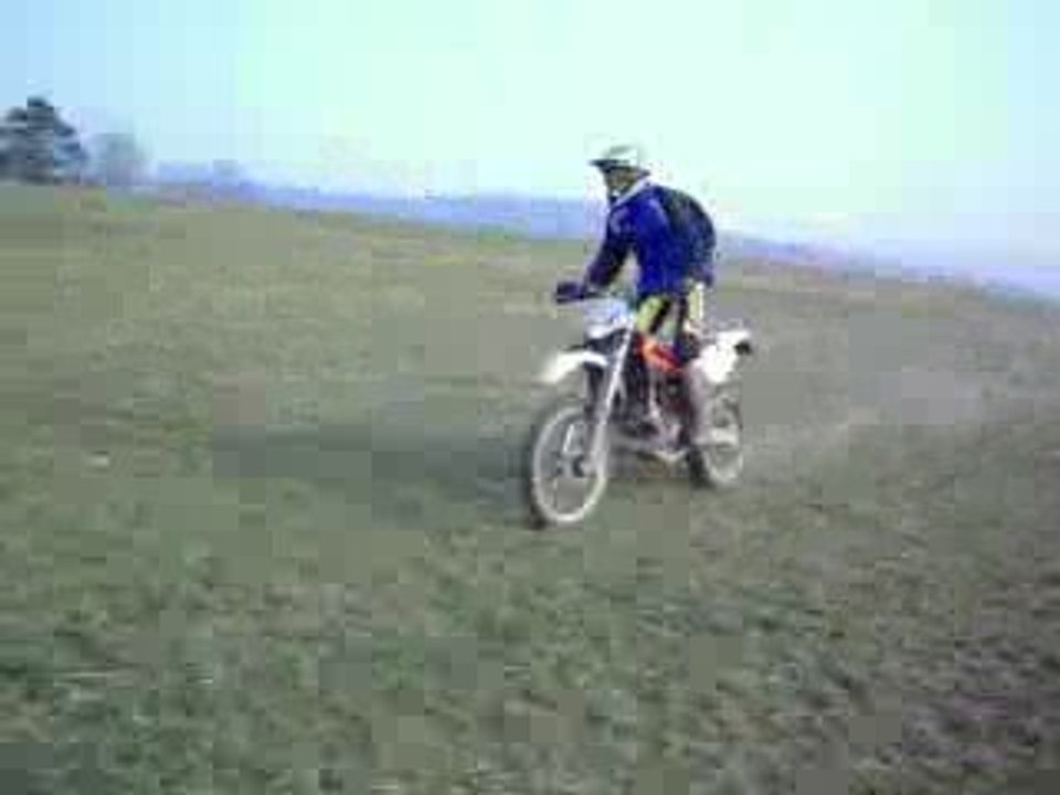 Fredo avec le 250 WR et Boubourse avec le 450 CRF