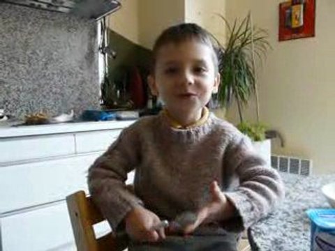 maxime chante petit Papa noel